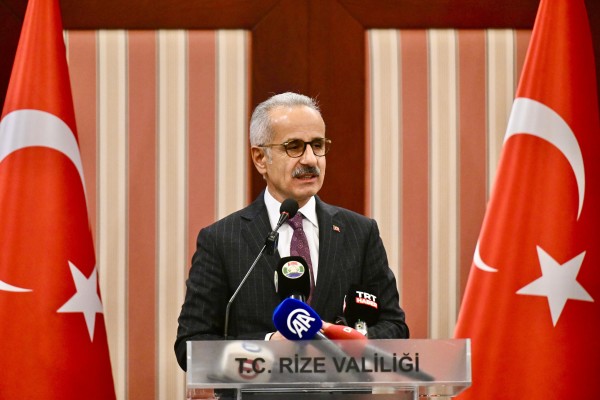 BAKAN URALOĞLU’NDAN RİZELİLERE MÜJDE